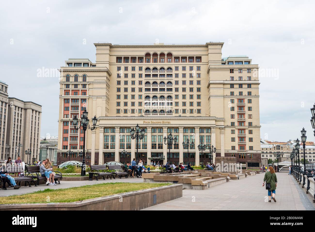 Гостиница москва архитектор щусев. 4 seasons москва отель. Гостиница москва охотный ряд. Four seasons охотный ряд. Гостиницы в москве рядом с красной площадью.