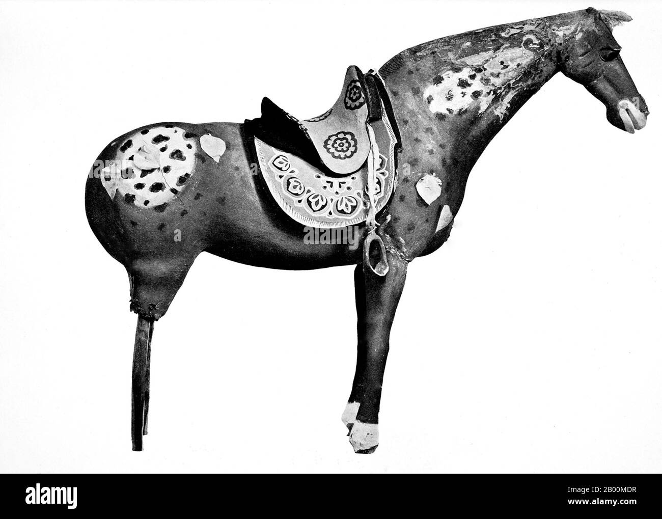 China: Clay model of a horse from Astana Cemetery, Turfan, Xinjiang.  The Astana Graves are a series of underground tombs located 6km from the ancient city of Gaochang, and 42km from Turpan, in Xinjiang, China. The tombs were used by the inhabitants of Gaochang, both commoners and locals, for about 600 years from 200 CE – 800 CE. Stock Photo