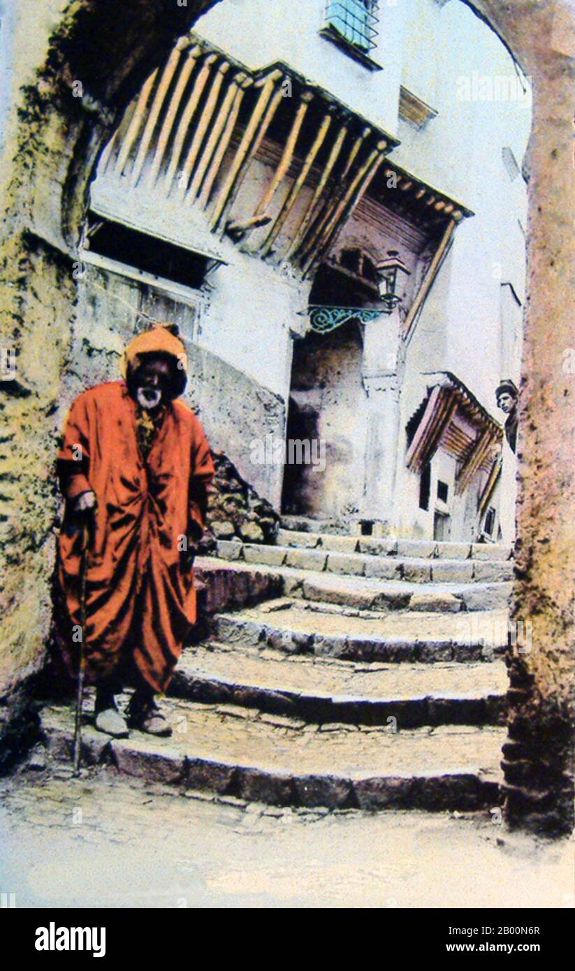 Algeria: Algiers, Rue Boulabah, late 19th century.  The Casbah (Al Qasbah , ‘the Citadel’), district of Algiers is founded on the ruins of old Icosium. It is a small city which, built on a hill, goes down towards the sea, divided between the High City and the Low City. There are houses and and mosques dating from the 17th century, as well as labyrinths of lanes and houses that are both picturesque and confusing to the outsider. Stock Photo