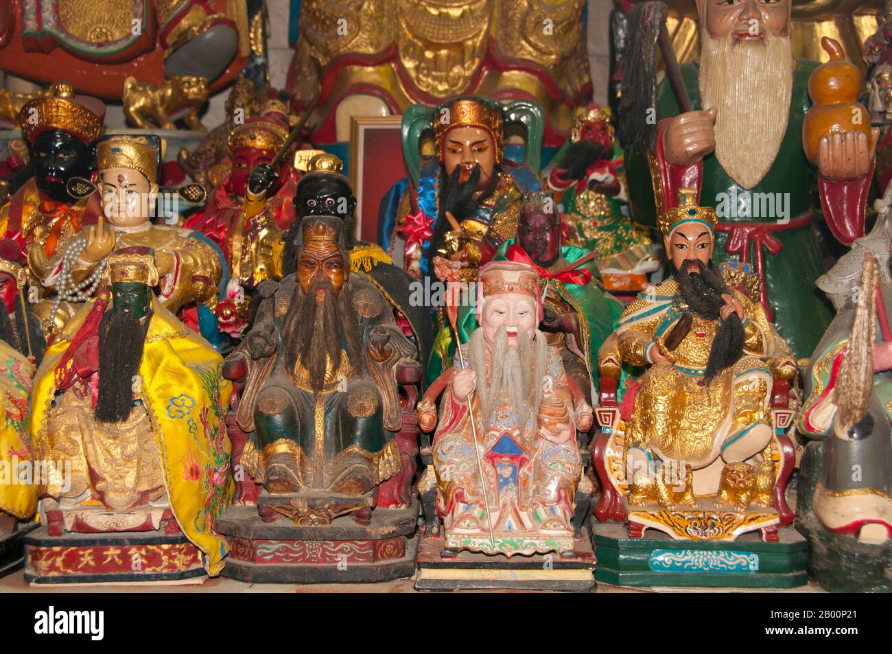 Chinese taoist temple altar gods hi-res stock photography and images ...