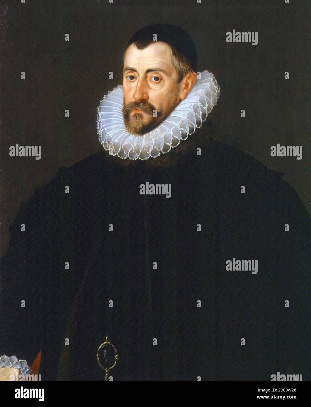England: Sir Francis Walsingham (1532 – 1590), Principal Secretary of England (1573-1590). Oil on panel painting by John De Critz the Elder (1551-1642), c. 1585.  Sir Francis Walsingham (c. 1532 – 6 April 1590) was Principal Secretary to Queen Elizabeth I of England from 1573 till 1590, and is popularly remembered as her 'spymaster'. Walsingham is frequently cited as one of the earliest practitioners of modern intelligence methods both for espionage and for domestic security. Walsingham was one of the small coterie who directed the Elizabethan state. Stock Photo
