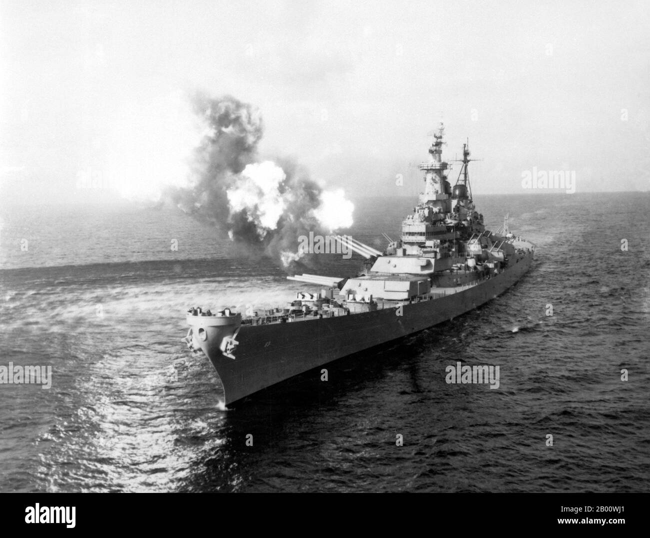 Korea: The USS Missouri fires a 16-inch salvo at Chong Jin, North Korea, Korean War (1950-1953), 26 December 1950.  The Korean War (25 June 1950 - armistice signed 27 July 1953) was a military conflict between the Republic of Korea, supported by the United Nations, and North Korea, supported by the People's Republic of China (PRC), with military material aid from the Soviet Union. The war was a result of the physical division of Korea by an agreement of the victorious Allies at the conclusion of the Pacific War at the end of World War II. Stock Photo
