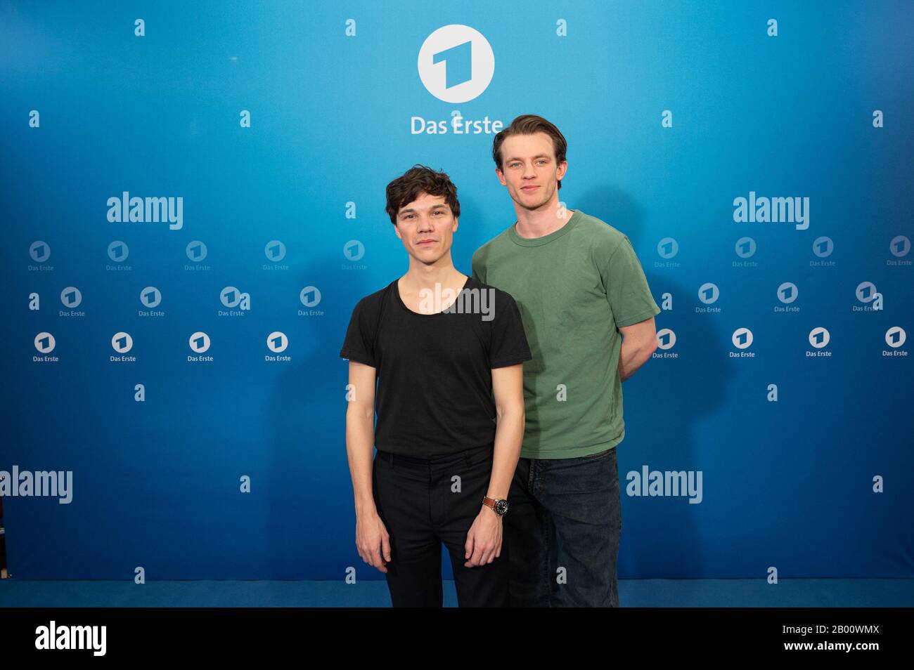 Hamburg, Germany. 17th Feb, 2020. The actors Sebastian Urzendowsky (l) and Jannis Niewöhner, taken during a photo session for the film 'Der Überläufer'. The first shows the filming as a two-part film on 8 April and 10 April 2020. Credit: Daniel Reinhardt/dpa/Alamy Live News Stock Photo