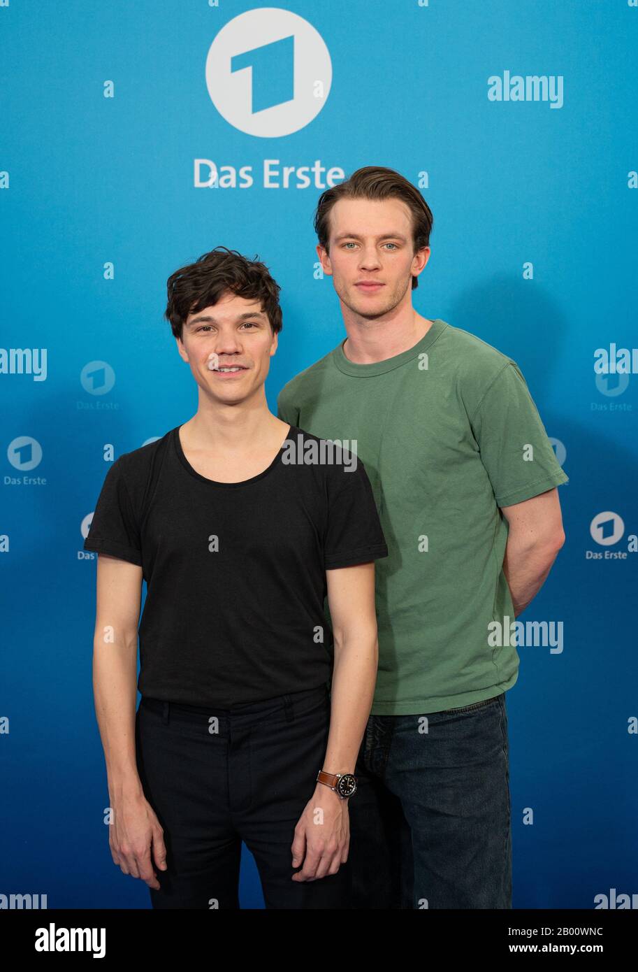 Hamburg, Germany. 17th Feb, 2020. The actors Sebastian Urzendowsky (l) and Jannis Niewöhner, taken during a photo session for the film 'Der Überläufer'. The first shows the filming as a two-part film on 8 April and 10 April 2020. Credit: Daniel Reinhardt/dpa/Alamy Live News Stock Photo