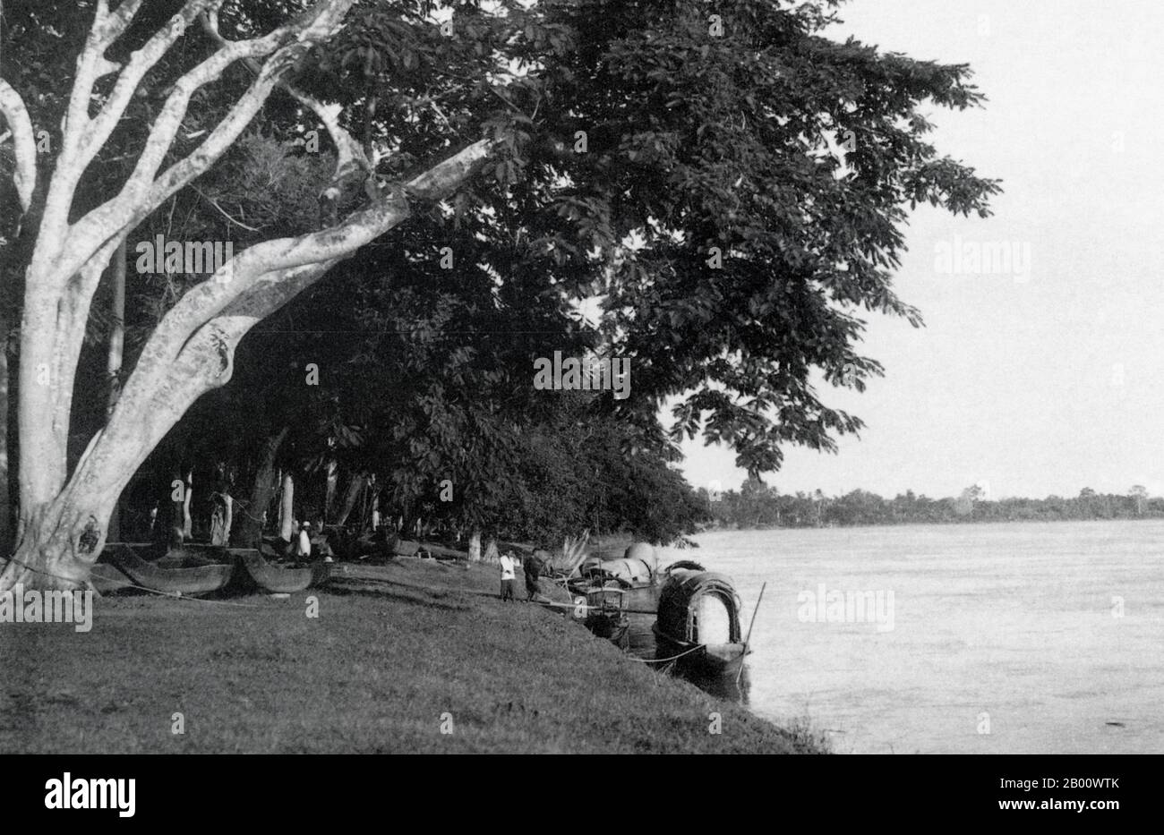 Laos: A barge moored by the riverbank in Vientiane in 1901.  Vientiane, formerly Sri Sattanak, was razed to the ground and looted by Siamese armies in 1827. The city was left in grave disrepair and became overgrown and nearly unpopulated until the French colonists arrived and took over the region in 1893. Vientiane became the capital of the French protectorate of Laos in 1899 and was rebuilt with renovated Buddhist temples surrounded by French architecture. Vientiane remained the ‘chef-lieu’- the district capital – of French Laos until 1949. Stock Photo