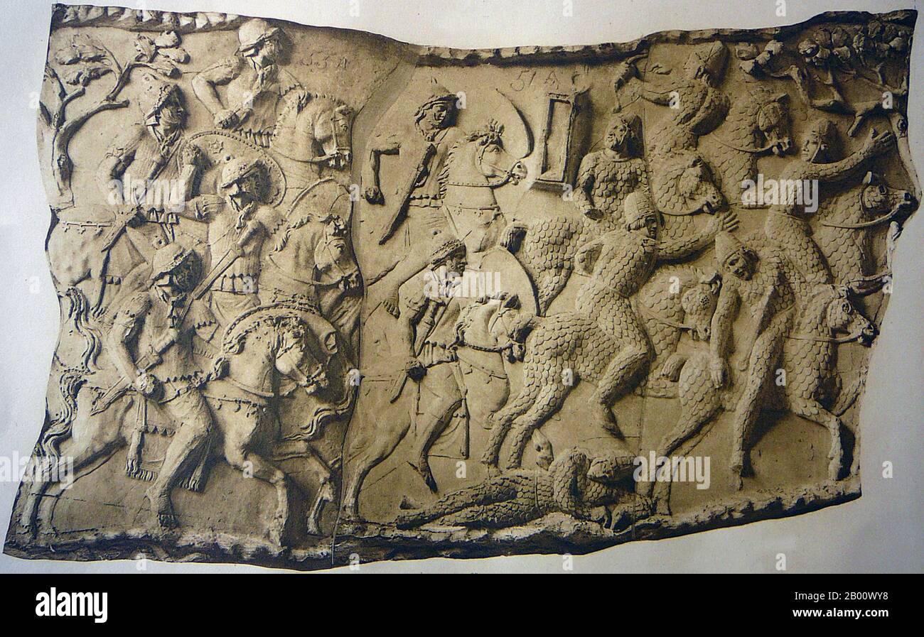 Italy: Sarmatian cataphracts during Dacian Wars as depicted on Trajan's Column. Sculpture by Apollodorus of Damascus (c. 65-130 CE), 113 CE.  The Scythians were an ancient Iranian people of horse-riding nomadic pastoralists who throughout Classical Antiquity dominated the Pontic-Caspian steppe, known at the time as Scythia. By Late Antiquity the closely-related Sarmatians came to dominate the Scythians in the west. Stock Photo