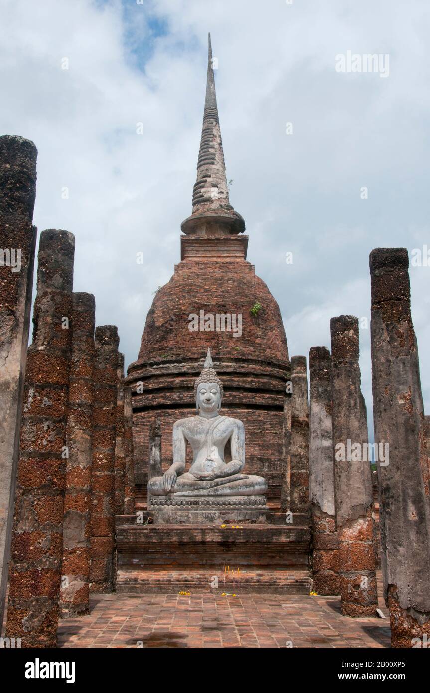 Thailand: Wat Sa Si, Sukhothai Historical Park.  Sukhothai, which literally means 'Dawn of Happiness', was the capital of the Sukhothai Kingdom and was founded in 1238. It was the capital of the Thai Empire for approximately 140 years. Stock Photo