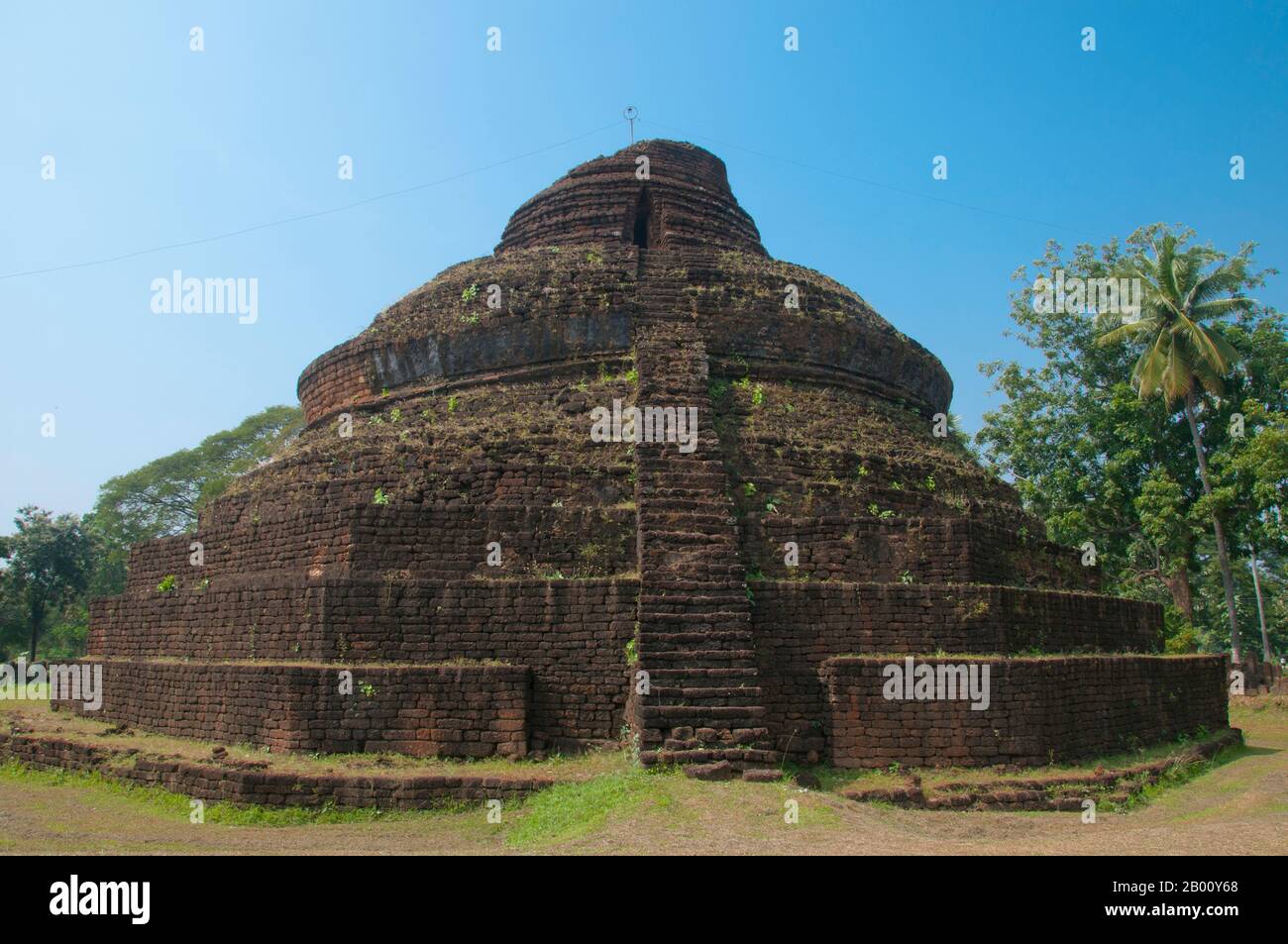 Thailand: Chedi behind Wat Phra Si Rattana Mahathat Chaliang, Si Satchanalai Historical Park.  Si Satchanalai was built between the 13th and 15th centuries and was an integral part of the Sukhothai Kingdom. It was usually administered by family members of the Kings of Sukhothai. Stock Photo