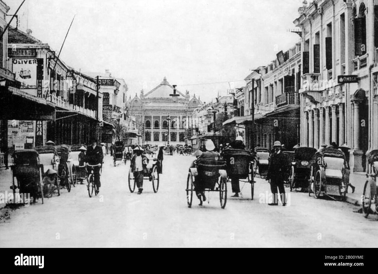 Vietnam: Trang Tien Street with the Opera House at the end, Hanoi. Photo by Pierre Dieulefils (1862-1937), early 20th century.  Erected by French colonists between 1901 and 1911, the Hanoi Opera House is considered to be a typical French colonial architectural monument in Vietnam. It is a small-scale replica of the Palais Garnier, the older of Paris's two opera houses. Stock Photo