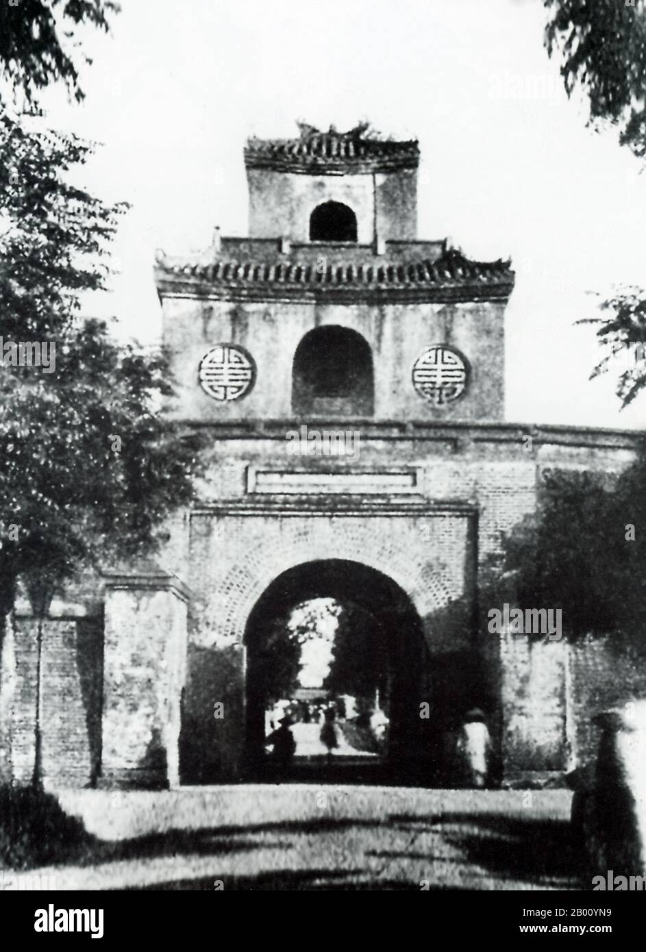 Vietnam: The ancient gate leading from the Imperial Citadel to Dong Ba market, Hue (early 20th century).  The Imperial City of Hue was surrounded by a wall 2 x 2 km, and the wall was surrounded by a moat. The water from the moat was taken from the Huong River (Perfume River) that flows through Hue. This structure is called the citadel. In June 1802, Nguyen Phuc Anh took control of Vietnam and proclaimed himself Emperor Gia Long. His rule was recognized by China in 1804, the same year construction began on the new palace and citadel. Stock Photo