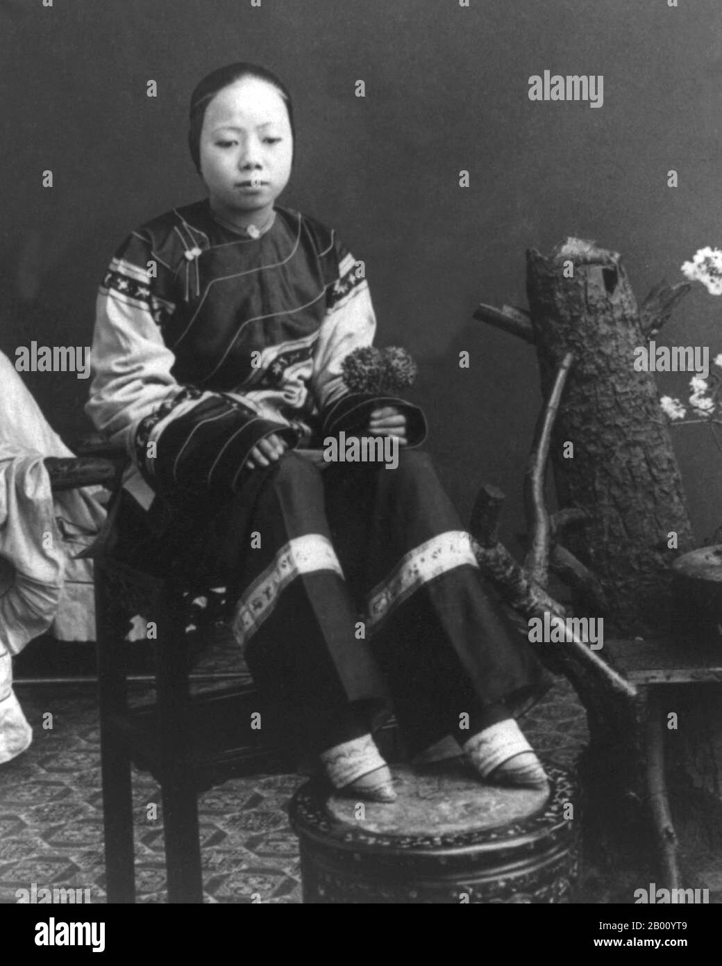 China: Bound feet continued to exist in Old Shanghai's brothels and ...