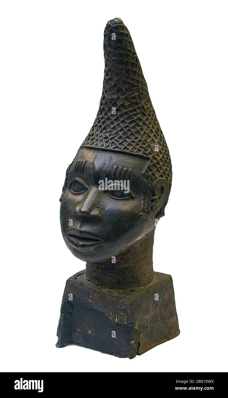 Nigeria: Bronze Head of an Edo queen mother, Kingdom of Benin, 16th-18th centuries.  The Benin Empire (1440–1897) was a pre-colonial African state in what is now modern Nigeria. It is not to be confused with the modern-day country called Benin (and formerly called Dahomey). Stock Photo