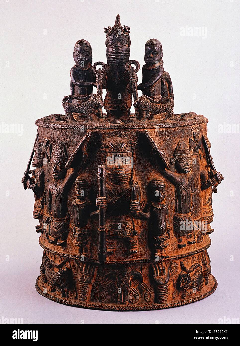 Nigeria: A bronze Edo altar from the Kingdom of Benin,17th to 18th century.  The Benin Empire (1440–1897) was a pre-colonial African state in what is now modern Nigeria. It is not to be confused with the modern-day country called Benin (and formerly called Dahomey). Stock Photo