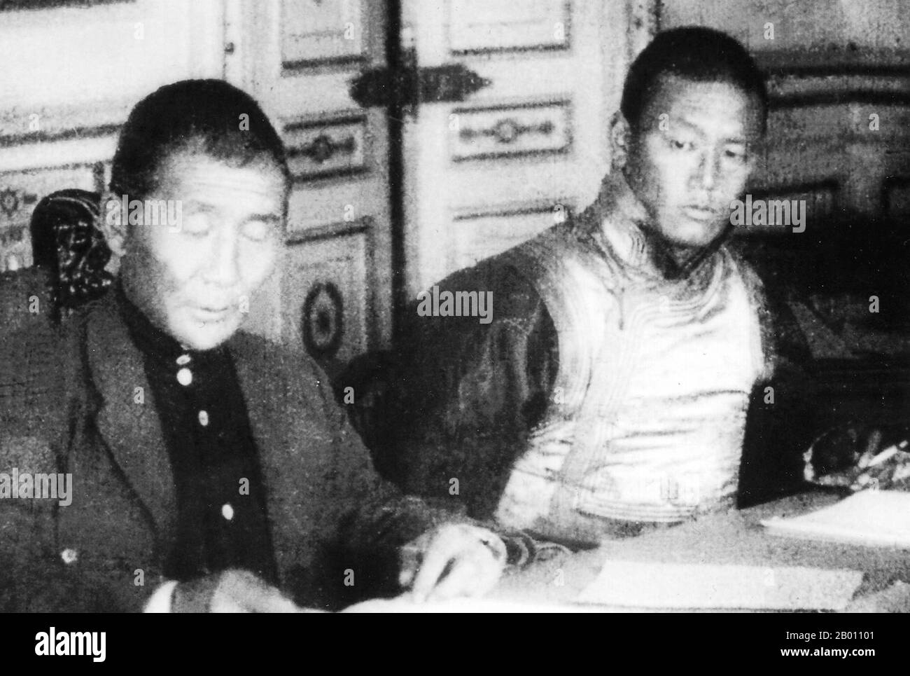 Mongolia: Damdin Sukhbaatar (1893-1923, right) together with Soliin Danzan (1885 – 1924, left), 1921.  Damdin Sukhbaatar (February 2, 1893 - February 20, 1923) was a Mongolian military leader in the 1921 revolution. Mongolian representative S. Danzan and D. Sukhbaatar (as Mongolian War Minister) were sent by Bogd Khan as negotiaters to the first Mongolian international agreement since the ousting of Chinese occupiers during the Mongolian national revolution of 1921. Soliin Danzan (1885 – 1924) was a Mongolian revolutionary and chairman of the Central Committee of the Mongolian People's Revolut Stock Photo