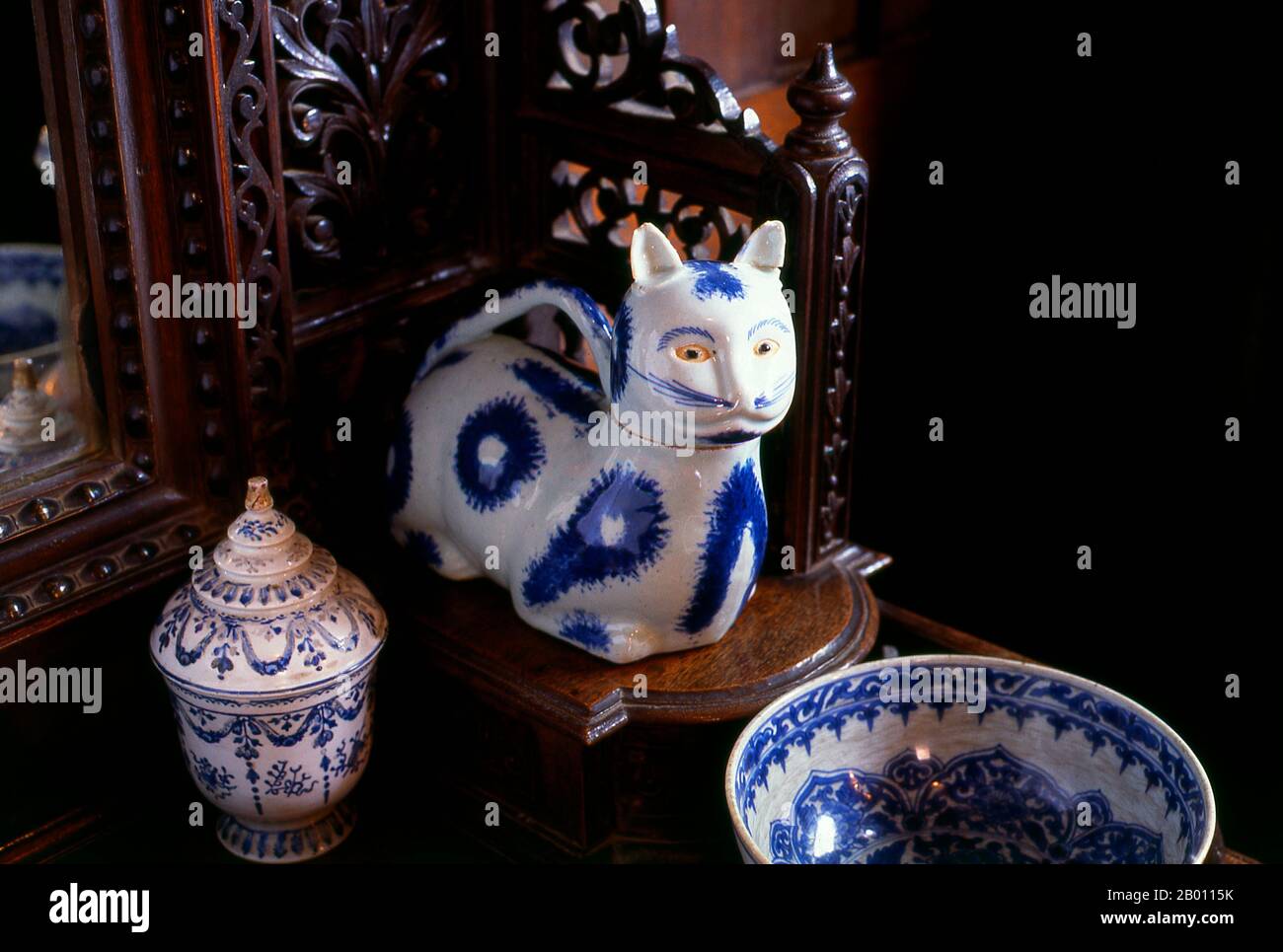 Chamber pot history hires stock photography and images Alamy