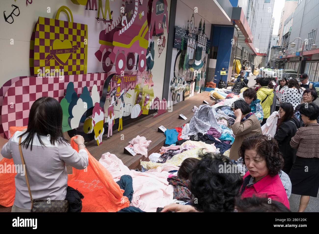 South Korea, Seoul fabric for sale at the wholesale and retail market of Dongdaemun Stock Photo