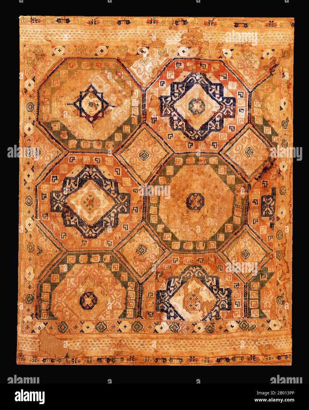 Egypt: Woven cloth with repeated medallion designs, Umayyad Caliphate, 7th-8th century.  The patterns, which form fairly simple geometrical shapes, are similar in design to the mosaic floors found in the Umayyad desert palaces of Jordan and Palestine. Stock Photo