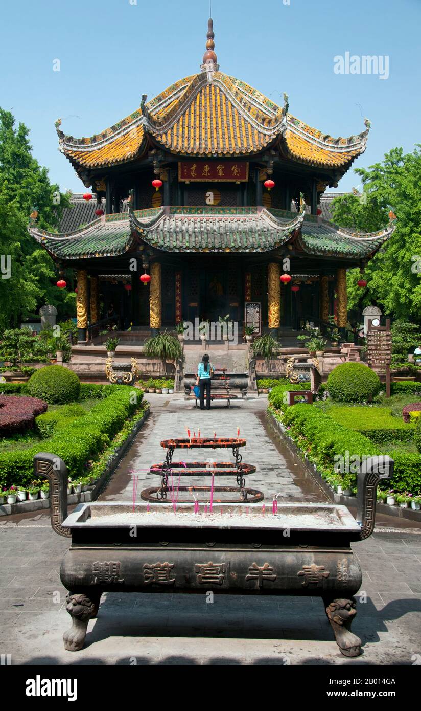 China: Eight-sided Bagua Pavilion, Qingyang Gong (Green Goat Temple), Chengdu, Sichuan Province.  Qingyang Gong Shi (Green Goat Palace Temple) is the oldest and largest Daoist temple in the Southwest of China. It is situated in the western part of Chengdu City. Originally built in the early Tang Dynasty (618-907), this temple has been rebuilt and repaired many times. The existing buildings were mostly built during the Qing Dynasty (1644-1911). According to legend, Qing Yang Gong is said to be the birth place of the founder of Taoism, Lao Tsu/Laozi, and is where he gave his first sermon. Stock Photo