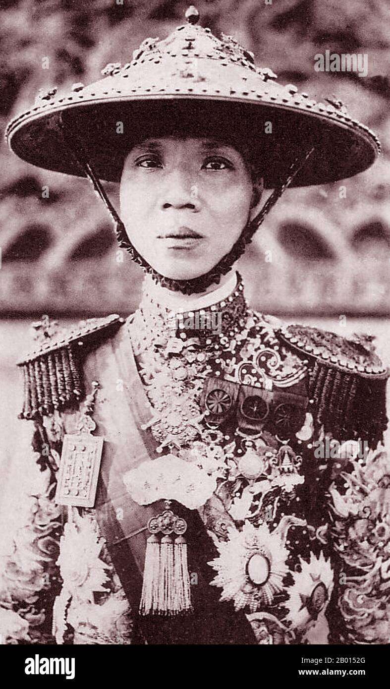 Vietnam: Emperor Khai Dinh (8 October 1885 - 6 November 1925), 12th emperor of the Nguyen Dynasty, in 1916.  Emperor Khải Định was the 12th Emperor of the Nguyễn Dynasty in Vietnam. His name at birth was Prince Nguyễn Phúc Bửu Đảo. He was the son of Emperor Đồng Khánh, but he did not succeed him immediately. He reigned only nine years: 1916-1925. Stock Photo