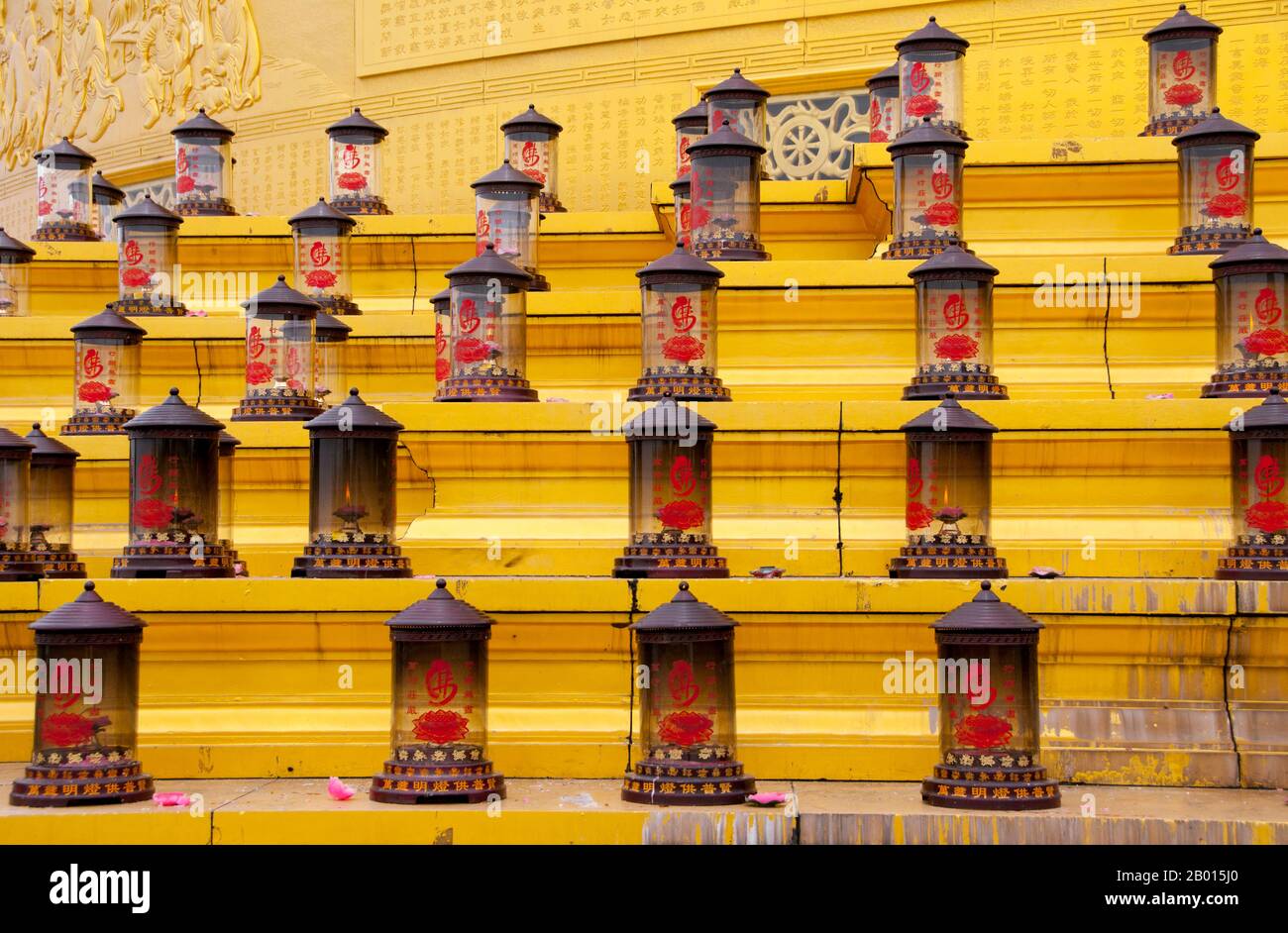 China: Lanterns at the Puxian statue, Golden Summit, Emeishan (Mount Emei), Sichuan Province.  At 3,099 metres (10,167 ft), Mt. Emei is the highest of the Four Sacred Buddhist Mountains of China. The patron bodhisattva of Emei is Samantabhadra, known in Chinese as Puxian. 16th and 17th century sources allude to the practice of martial arts in the monasteries of Mount Emei. Stock Photo