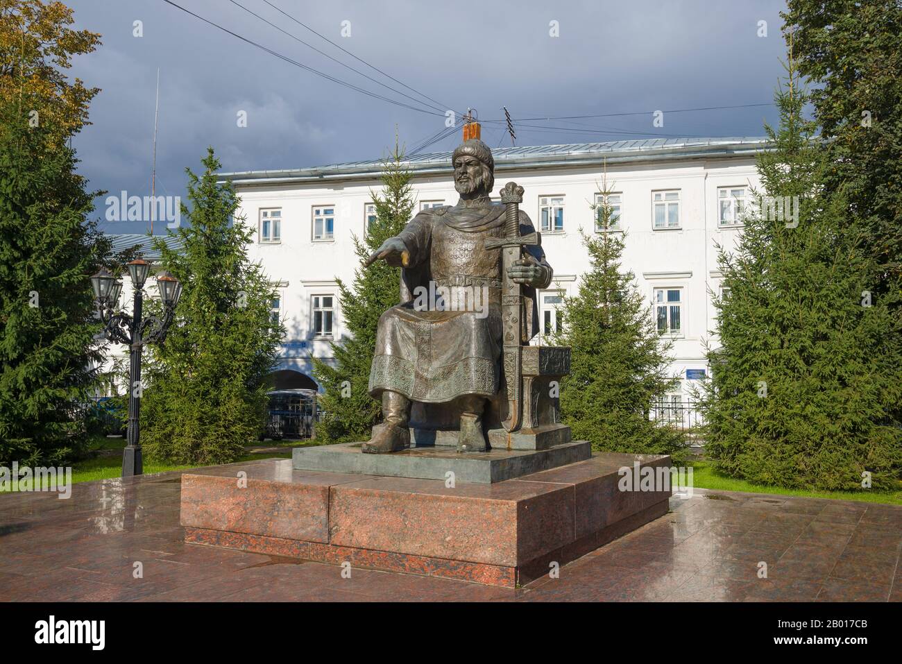 KOSTROMA, RUSSIA - SEPTEMBER 16, 2016: Monument to the founder of Kostroma - Prince Yuri Dolgoruky closeup September day. Golden ring of Russia Stock Photo