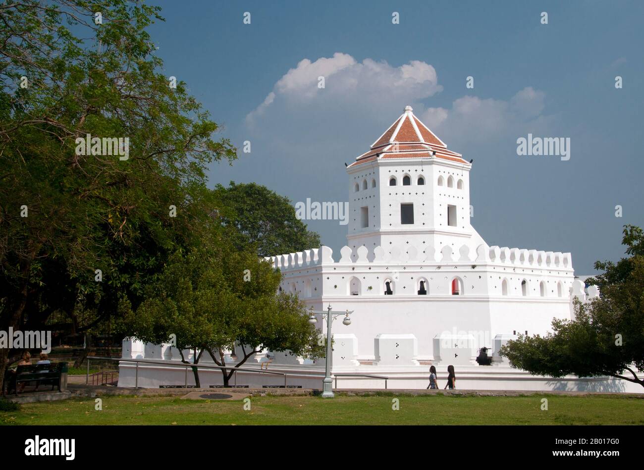 Thailand: Phra Sumen Fort, Bangkok.  The Phra Sumen Fort was constructed in 1783 during the reign of King Buddha Yodfa Chulaloke (Rama I). It is one of 14 forts that used to protect Bangkok. Today only two survive, Phra Sumen Fort and Fort Mahakan. Stock Photo
