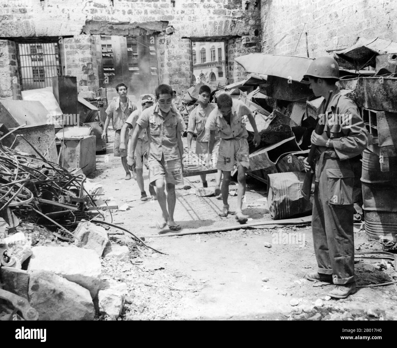 Philippines: Japanese prisoners of war under American military supervision, 1945.  Japanese prisoners of war helping in the massive cleanup after the Battle of Manila in 1945. Stock Photo