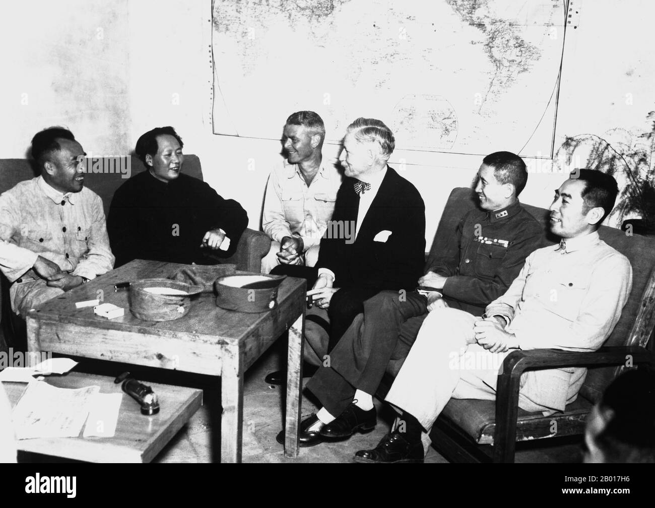 China: Mao Zedong and US Ambassador Patrick Hurley in conference at Yan'an, August 27, 1945.  Conference at Yenan Communist Headquarters. Central figures are U.S. Ambassador Patrick J. Hurley, Col. I.V. Yeaton, U.S. Army Observer, Mao Zedong, Zhu De and Zhou Enlai. Stock Photo
