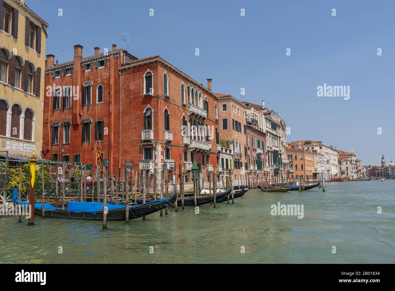Red palace on grand canal hi-res stock photography and images - Alamy