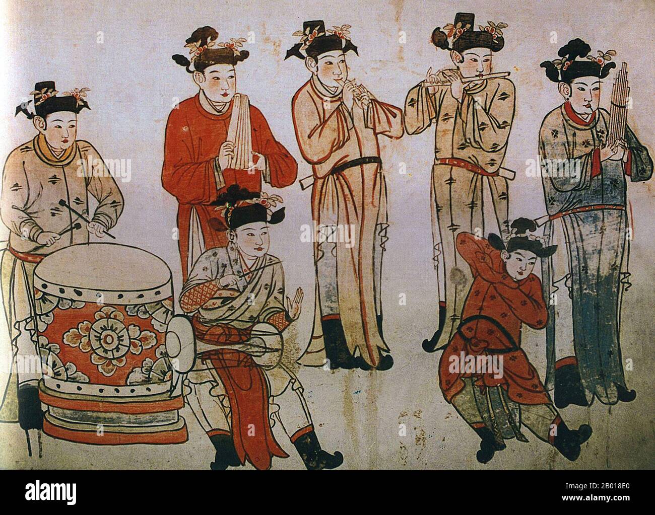 China: Musicians and a dancer. Mural in the tomb of Zhang Wenzao, Xuanhua, Hebei, Liao Dynasty (1093-1117).  The Liao Dynasty, also known as the Khitan Empire, was a state that ruled over the regions of Manchuria, Mongolia, and parts of northern China proper. It was founded by the Yelü clan of the Khitan people in the same year as the Tang Dynasty collapsed (907), even though its first ruler, Yelü Abaoji (Yaruud Ambagai Khan), did not declare an era name until 916. Stock Photo