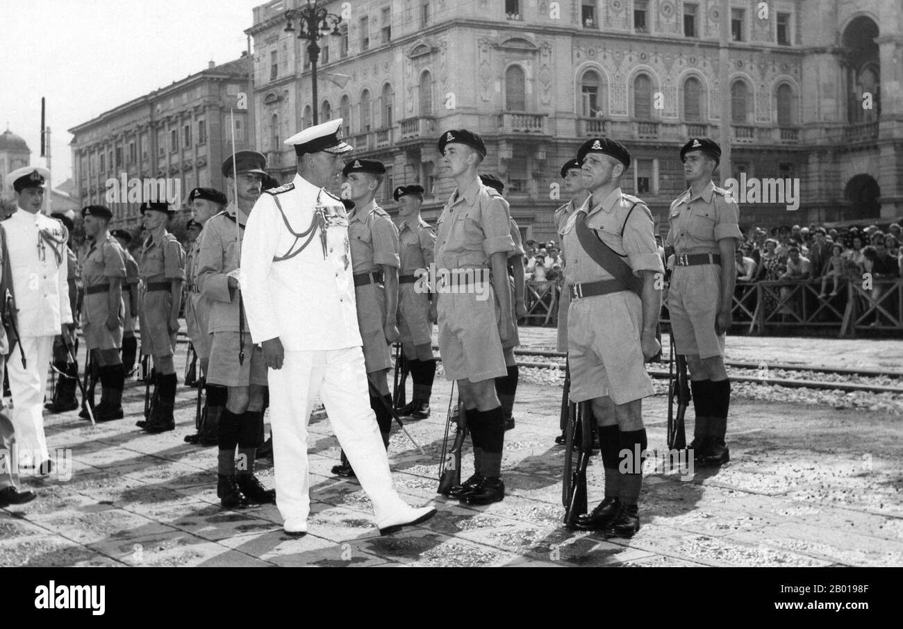 India: Admiral Louis Mountbatten (25 June 1900 - 27 August 1979), Viceroy of India, reviewing troops, c. 1947.  Admiral of the Fleet Louis Francis Albert Victor Nicholas George Mountbatten, 1st Earl Mountbatten of Burma, KG, GCB, OM, GCSI, GCIE, GCVO, DSO, PC, FRS (né Prince Louis of Battenberg), was a British statesman and naval officer, and an uncle of Prince Philip, Duke of Edinburgh (the husband of Elizabeth II). He was the last Viceroy of India (1947) and the first Governor-General of the independent Union of India (1947-1948), from which the modern Republic of India would emerge in 1950. Stock Photo