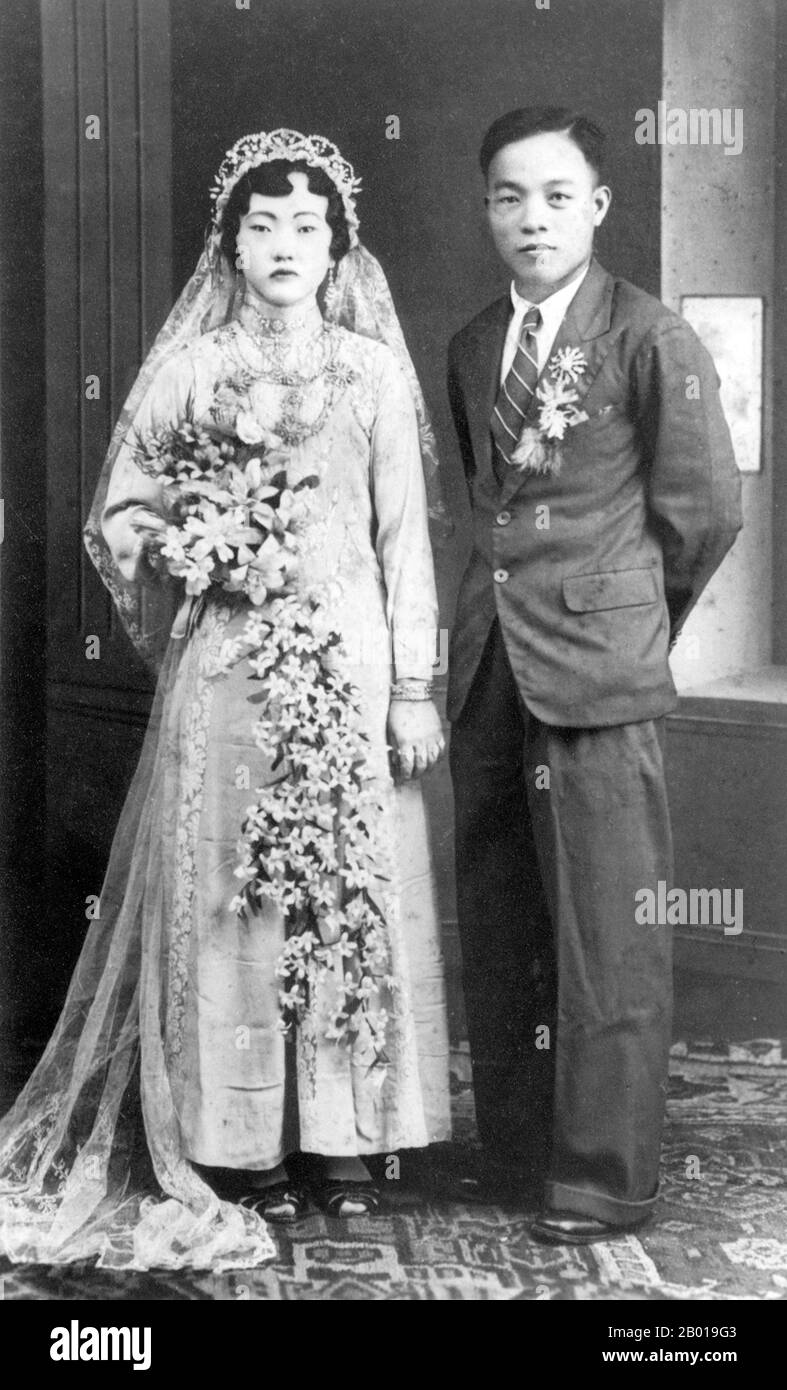 Thailand: 'A marriage in the Chinese Baba fashion', Phuket, c. 1940.  Phuket, formerly known as Talang and, in Western sources, Junk Ceylon (a  corruption of the Malay Tanjung Salang, i.e. 'Cape Salang'),