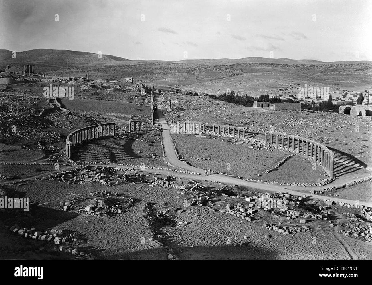 Jordan: The Roman city of Gerasa at Jerash, c. 1898-1914.  Recent excavations show that Jerash was already inhabited during the Bronze Age (3200 BCE - 1200 BCE). After the Roman conquest in 63 BC, Jerash and the land surrounding it were annexed by the Roman province of Syria, and later joined the Decapolis cities. In 90 CE, Jerash was absorbed into the Roman province of Arabia, which included the city of Philadelphia (modern day Amman). The Romans ensured security and peace in this area, which enabled its people to devote their efforts and time to economic development. Stock Photo