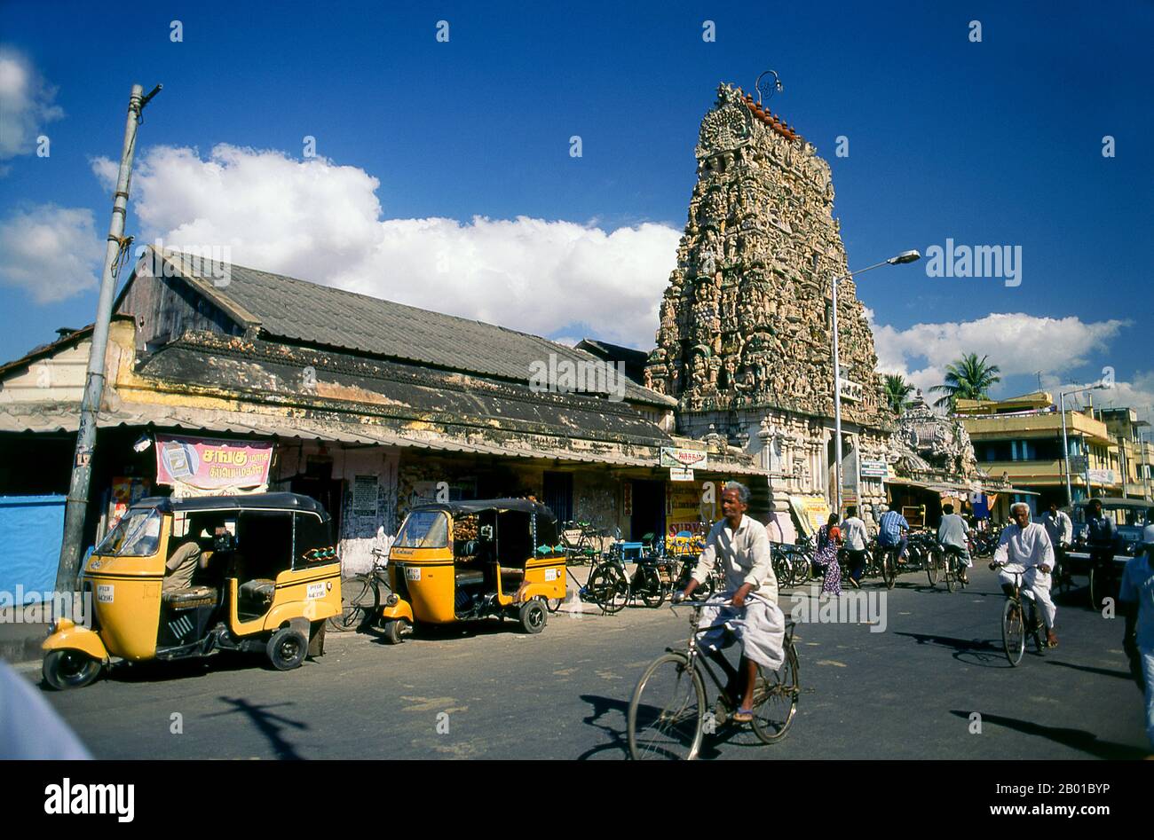 India: Elaborately carved gopuram of a Pondicherry Hindu temple.  Pondicherry was the capital of the former French territories in India. Besides Pondi itself – acquired from a local ruler in 1674 – these included Chandernagore in Bengal (1690); Mahé in Kerala (1725); Yanam in Andhra Pradesh (1731); and Karaikal in Tamil Nadu (1739). Chandernagore was returned to India three years after independence, in 1951, and was absorbed into West Bengal. Returned to India in 1956, the remaining four territories were constituted as the Union Territory of Pondicherry in 1962. Stock Photo