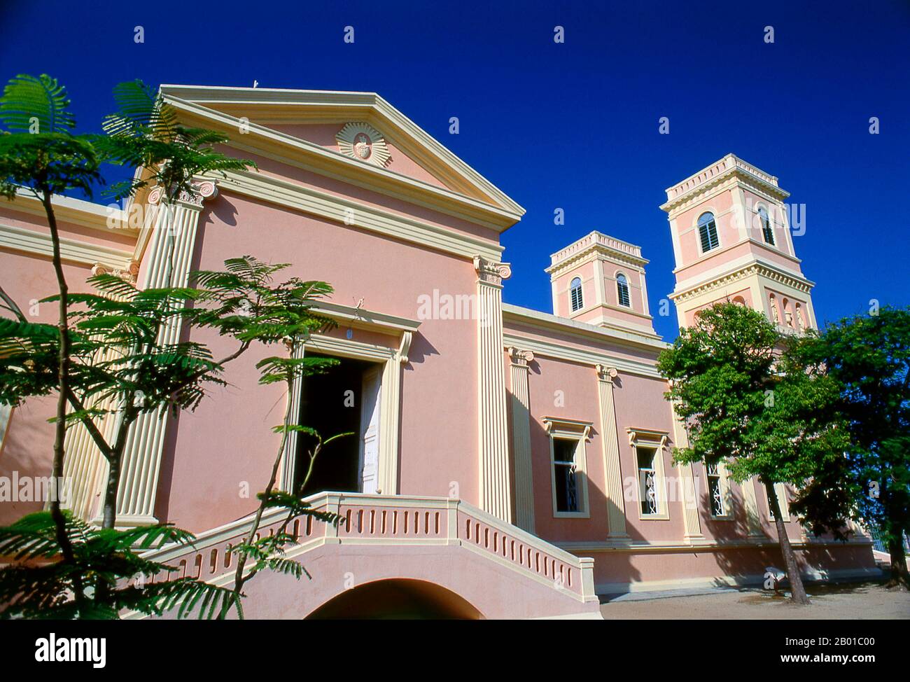 India: Notre Dame des Anges, one of the beautifully-preserved churches in Pondicherry.  Pondicherry was the capital of the former French territories in India. Besides Pondi itself – acquired from a local ruler in 1674 – these included Chandernagore in Bengal (1690); Mahé in Kerala (1725); Yanam in Andhra Pradesh (1731); and Karaikal in Tamil Nadu (1739). Chandernagore was returned to India three years after independence, in 1951, and was absorbed into West Bengal. Returned to India in 1956, the remaining four territories were constituted as the Union Territory of Pondicherry in 1962. Stock Photo