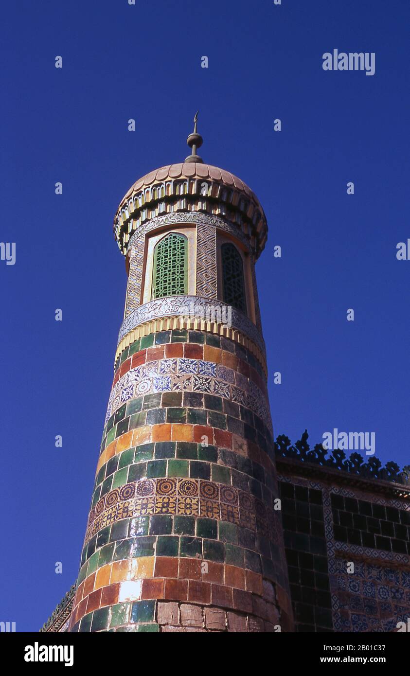 China: The tomb of Abakh Khoja, 17th century Sufi mystic, Kashgar, Xinjiang.  Abakh Khoja (Apaq Xoja, or more properly Āfāq Khwāja (? - 1693/94) was a religious and political leader in Kashgaria (in modern-day southern Xinjiang). He was also known as Khwāja Hidāyat Allāh (Hidayetullah Khoja). He was a great-grandson of the famous Naqshbandi Sufi teacher, Ahmad Kasani (1461-1542) and was revered as a Sufi teacher in his own right.  Abakh Khoja seized power from the Chagatay dynasty of Yarkand by inviting Dzungar invaders through the secret diplomacy of the Dalai Lama. Stock Photo