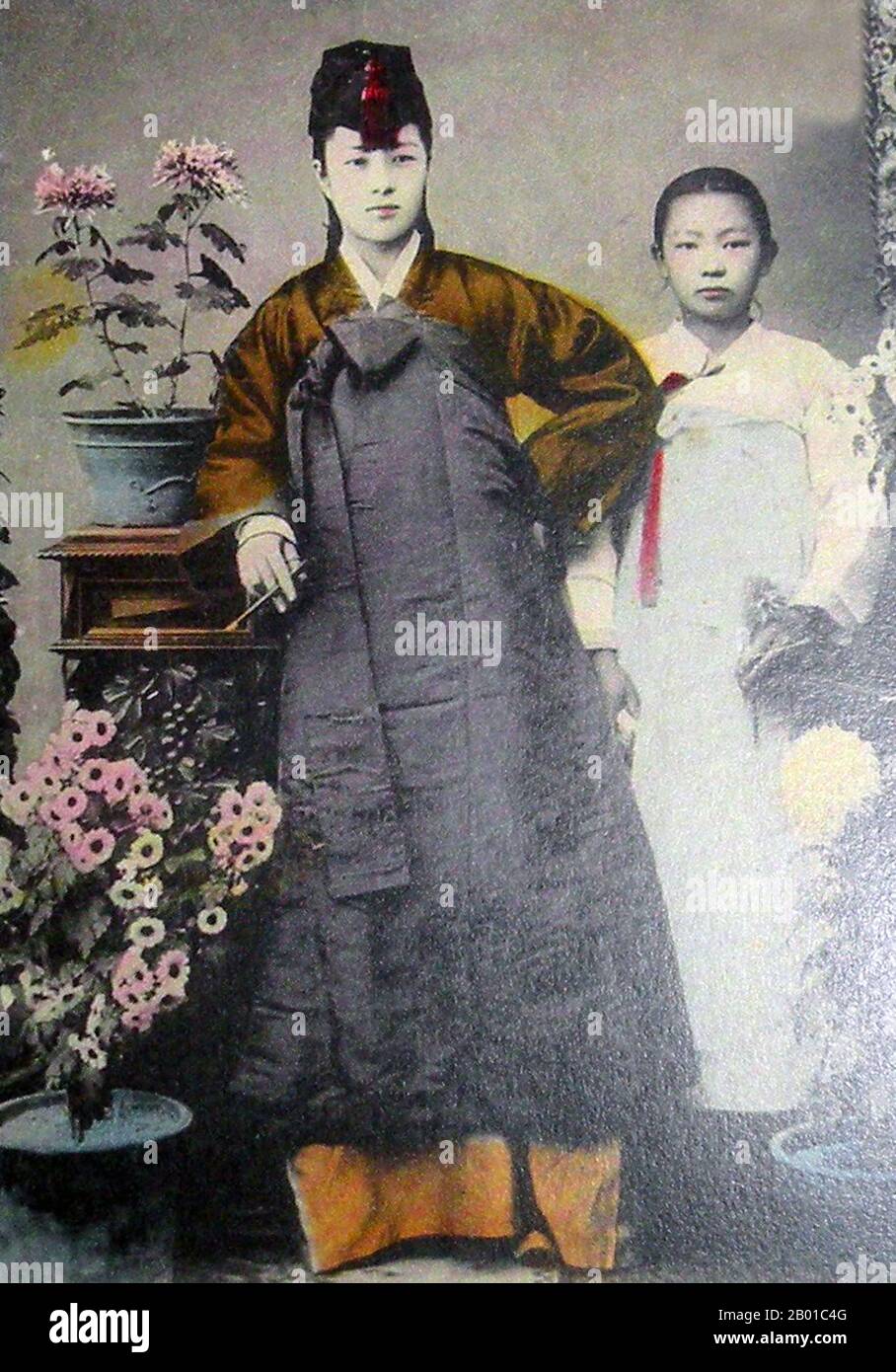 Restoran porno video onlayn Katta silikon elastik kokraklar