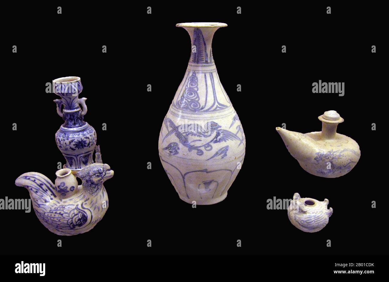 Vietnam: A lampstand together with a vase and ewers in phoenix shape. Blue and white ceramic, Early Lê Dynasty, 15th century. Chu Đậu kiln, Hải Dương province. National Museum of Vietnamese History, Hanoi. Photo by Gryffindor - Sisyphos23 (CC BY-SA 3.0 License). Stock Photo