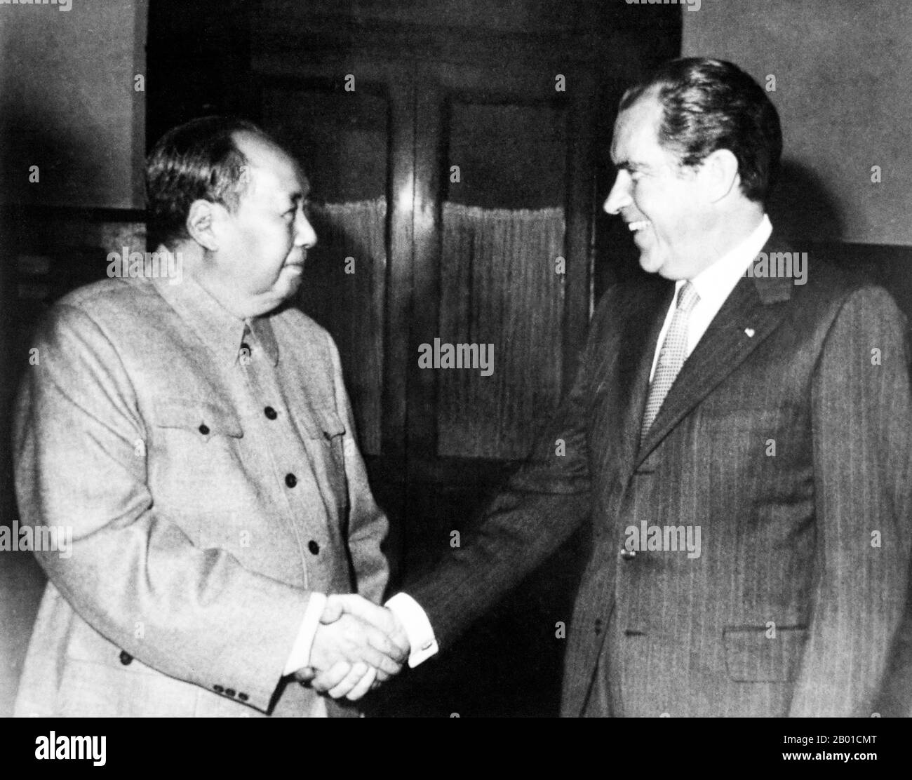 China/USA: Chairman Mao Zedong (26 December 1893 - 9 September 1976) shakes hands with President Richard Nixon (9 January 1913 - 22 April 1994), Beijing, 21 February 1972.  U.S. President Richard Nixon's 1972 visit to China was an important step in formally normalising relations between the United States and the People's Republic of China.  Between February 21-28 1972, Nixon traveled to Beijing, Hangzhou and Shanghai. Almost as soon as the president arrived in the Chinese capital he was summoned for a quick meeting with Chairman Mao who, unknown to the Americans, had been ill for days. Stock Photo