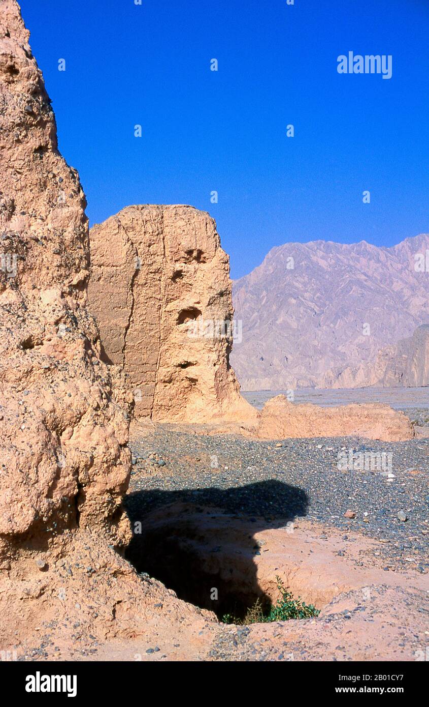 China: Subashi Ancient City (Subashi Gucheng), Kuqa, Xinjiang Province.  The ruins of Subashi Gucheng (Subashi Ancient City) are all that is left of the ancient capital of the Kingdom of Qiuci that existed from the 4th century CE until it was abandoned sometime in the 12th century. Stock Photo