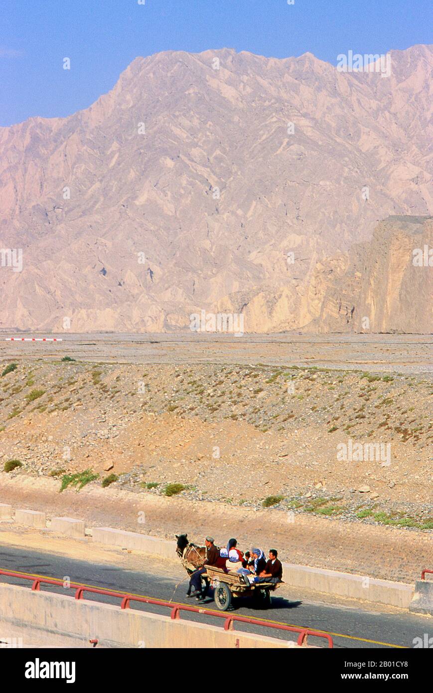 China: Horse-drawn cart next to the Subashi Ancient City (Subashi Gucheng), Kuqa, Xinjiang Province.  The ruins of Subashi Gucheng (Subashi Ancient City) are all that is left of the ancient capital of the Kingdom of Qiuci that existed from the 4th century AD until it was abandoned sometime in the 12th century. Stock Photo