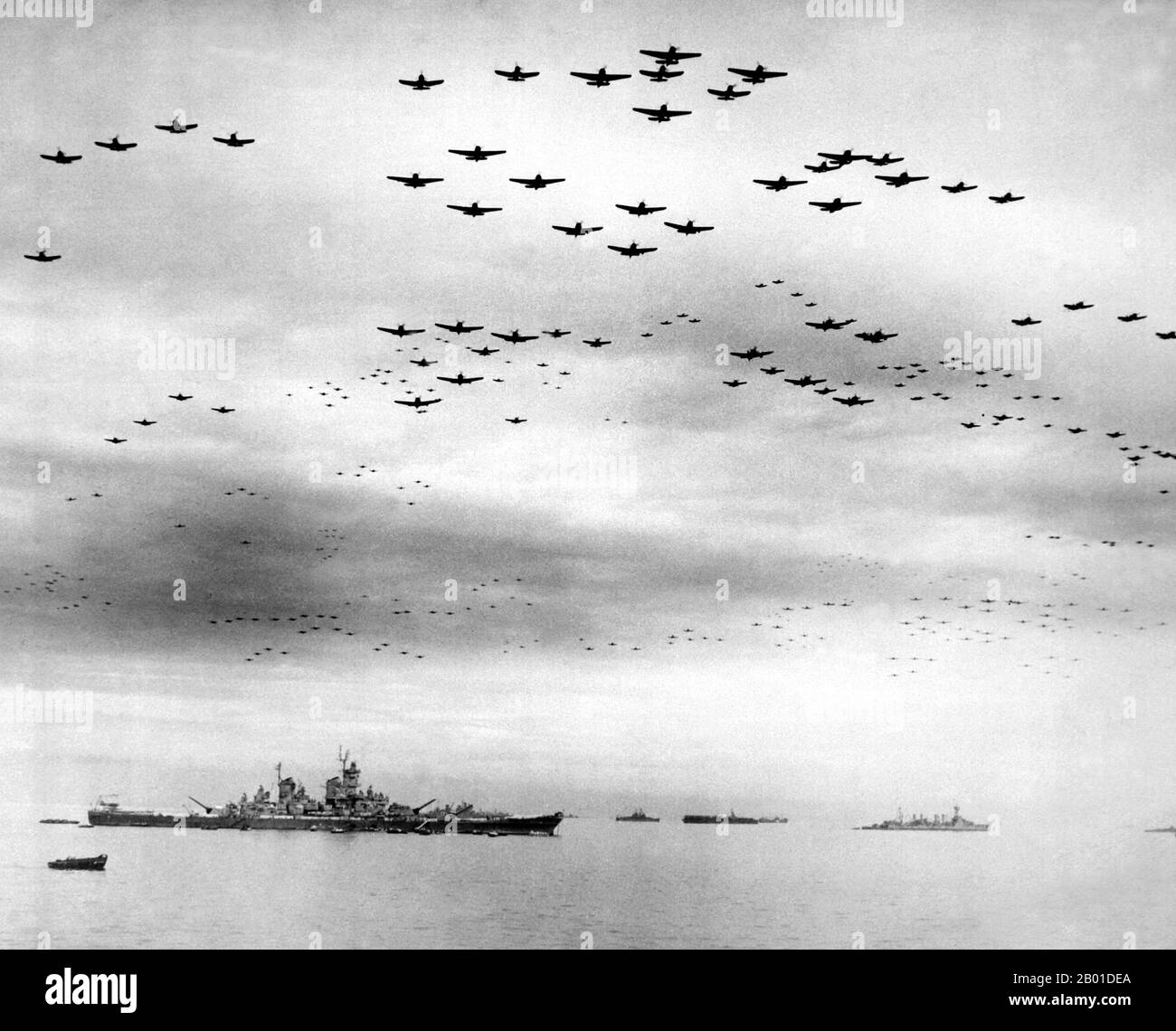 USA/Japan: USAF F4U and F6F planes fly in formation over the USS Missouri and elements of the US fleet in Tokyo Bay during the Japanese surrender ceremonies, September 2, 1945.  On August 28, the occupation of Japan by the Supreme Commander of the Allied Powers began. The surrender ceremony was held on September 2 aboard the U.S. battleship Missouri, at which officials from the Japanese government signed the Japanese Instrument of Surrender, ending World War II. Stock Photo