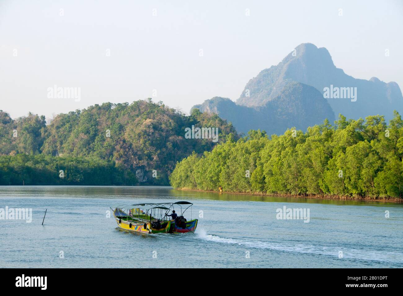 thailand-longtail-boat-in-the-mangroves-ao-phang-nga-phangnga-bay