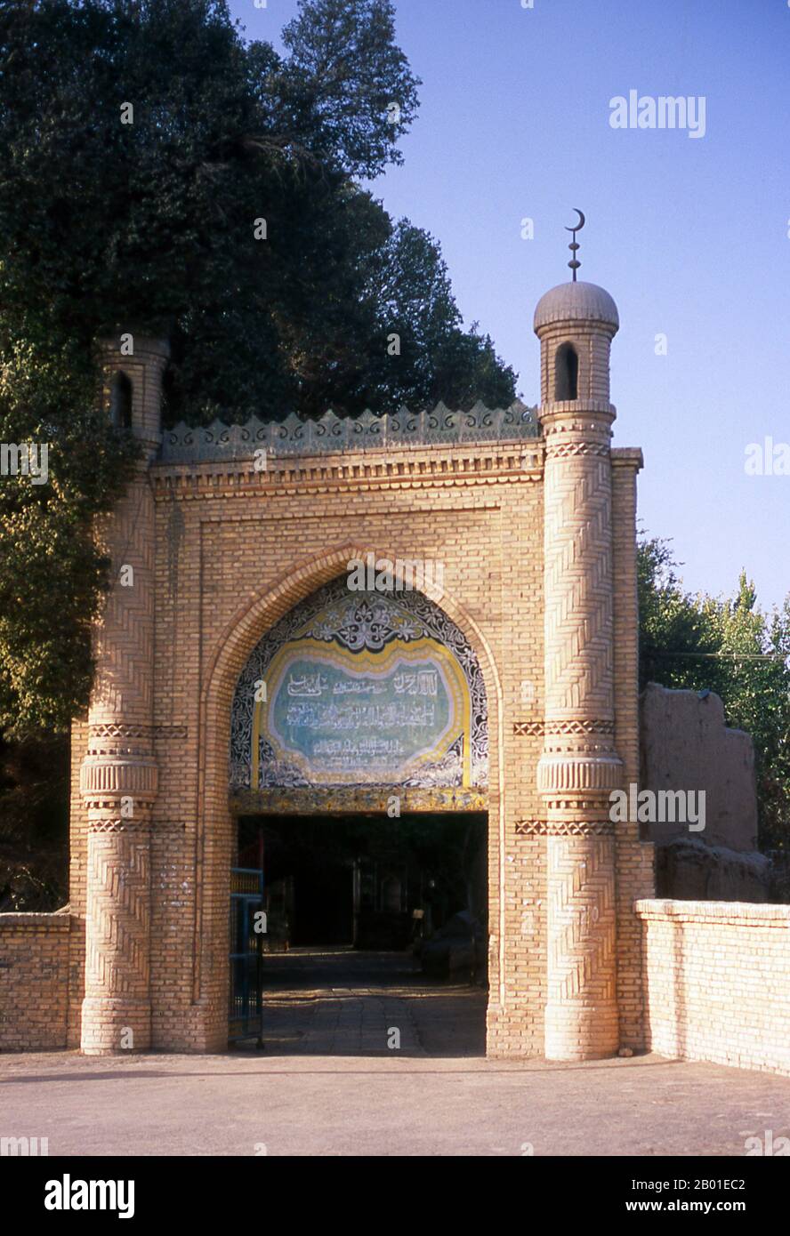 China: Entrance to Maulana Ashidin Khoja Mazar, Old Kuqa, Xinjiang Province.  The ancient oasis town of Kuqa (Kuche), though now overshadowed by Korla to the east and Aksu to the west, was once a key stop on the Northern Silk Road. It first came under Han Chinese control when it was conquered, in 91 CE, by the indomitable General Ban Chao.  By the 4th century it had emerged as an important centre of Tocharian civilisation sitting astride not just the Northern Silk Road, but also lesser routes to Dzungaria in the north and Khotan in the south. Stock Photo