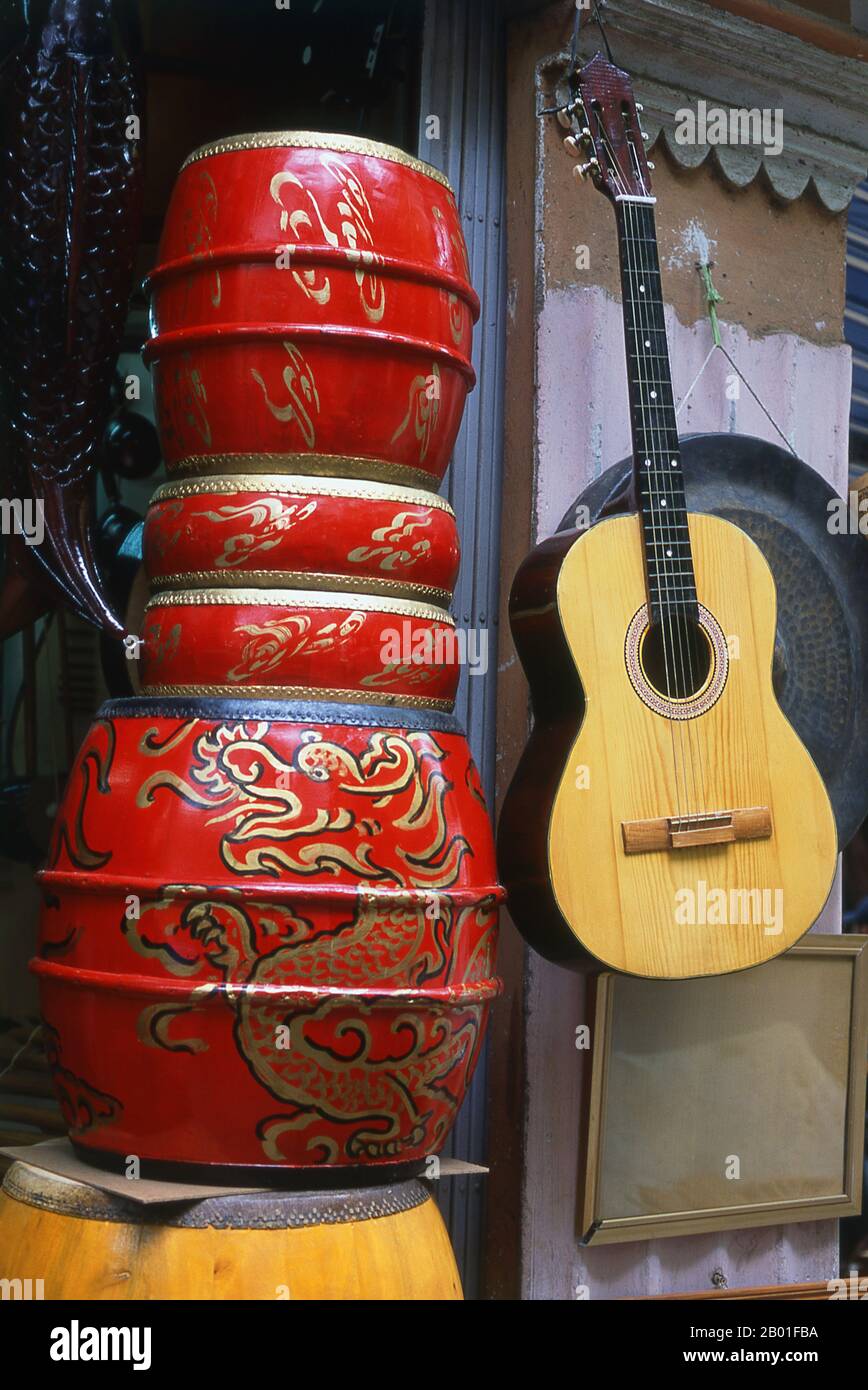 Hanoi S Old Quarter Lies Immediately North Of Ho Hoan Kiem Lake It S Better Known Locally As Bam Sau Pho Phuong Or The Thirty Six Streets Phuong Means A Trade Guild And Most