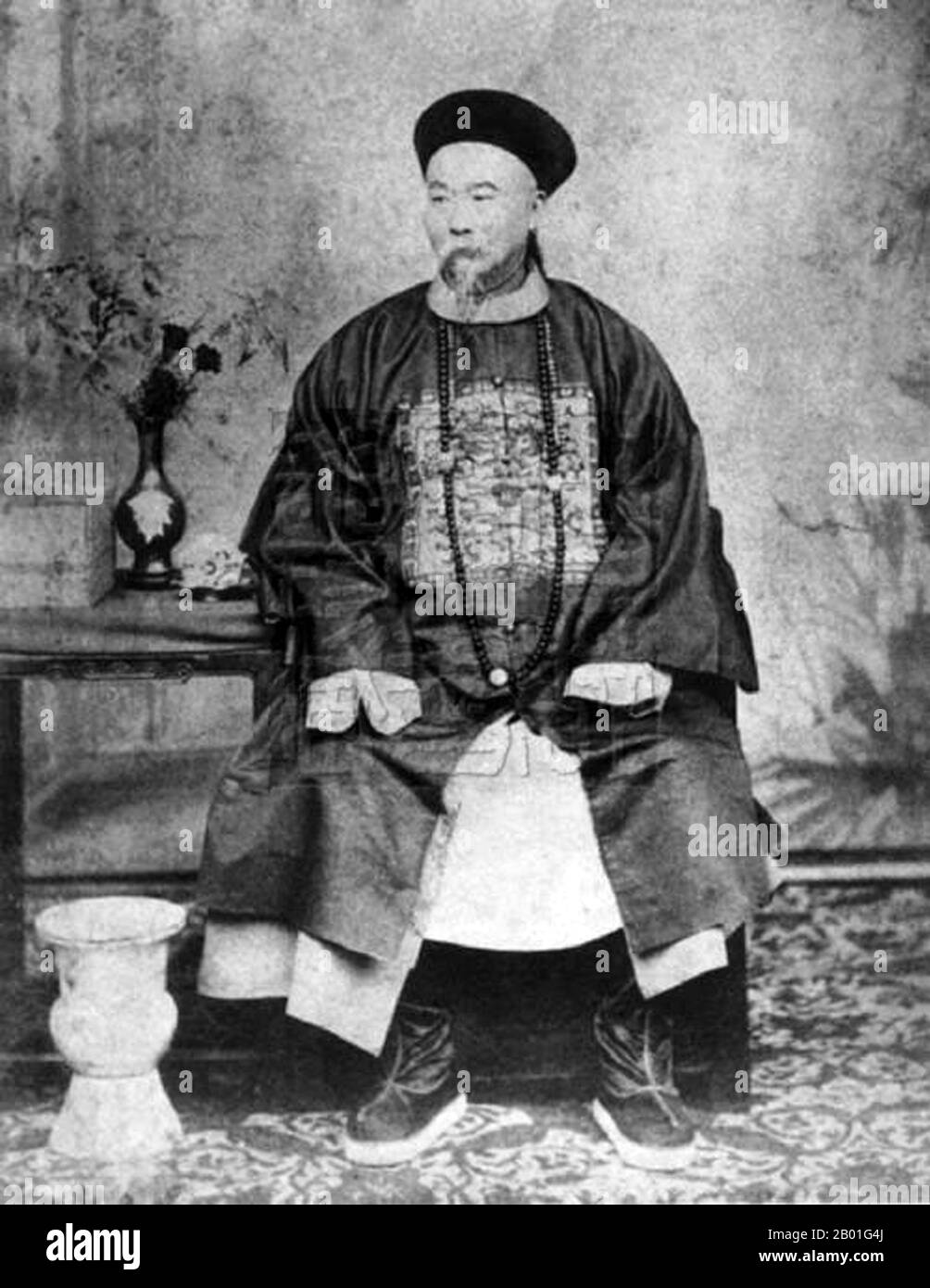 China: Zeng Guofan (26 November 1811 - 12 March 1872), statesman and victorious general for the Qing Dynasty against the Taiping Rebellion, c. 1860s.  Zeng Guofan, Marquis Yiyong, birth name Zeng Zicheng and courtesy name Bohan, was an eminent Han Chinese official, general and devout Confucian scholar of the late Qing Dynasty.  Zeng raised the Xiang Army to fight effectively against the Taiping Rebellion and restored the stability of  the Qing Empire alongside other prominent figures such as Zuo Zongtang and Li Hongzhang, setting the scene for the era known as the 'Tongzhi Restoration'. Stock Photo