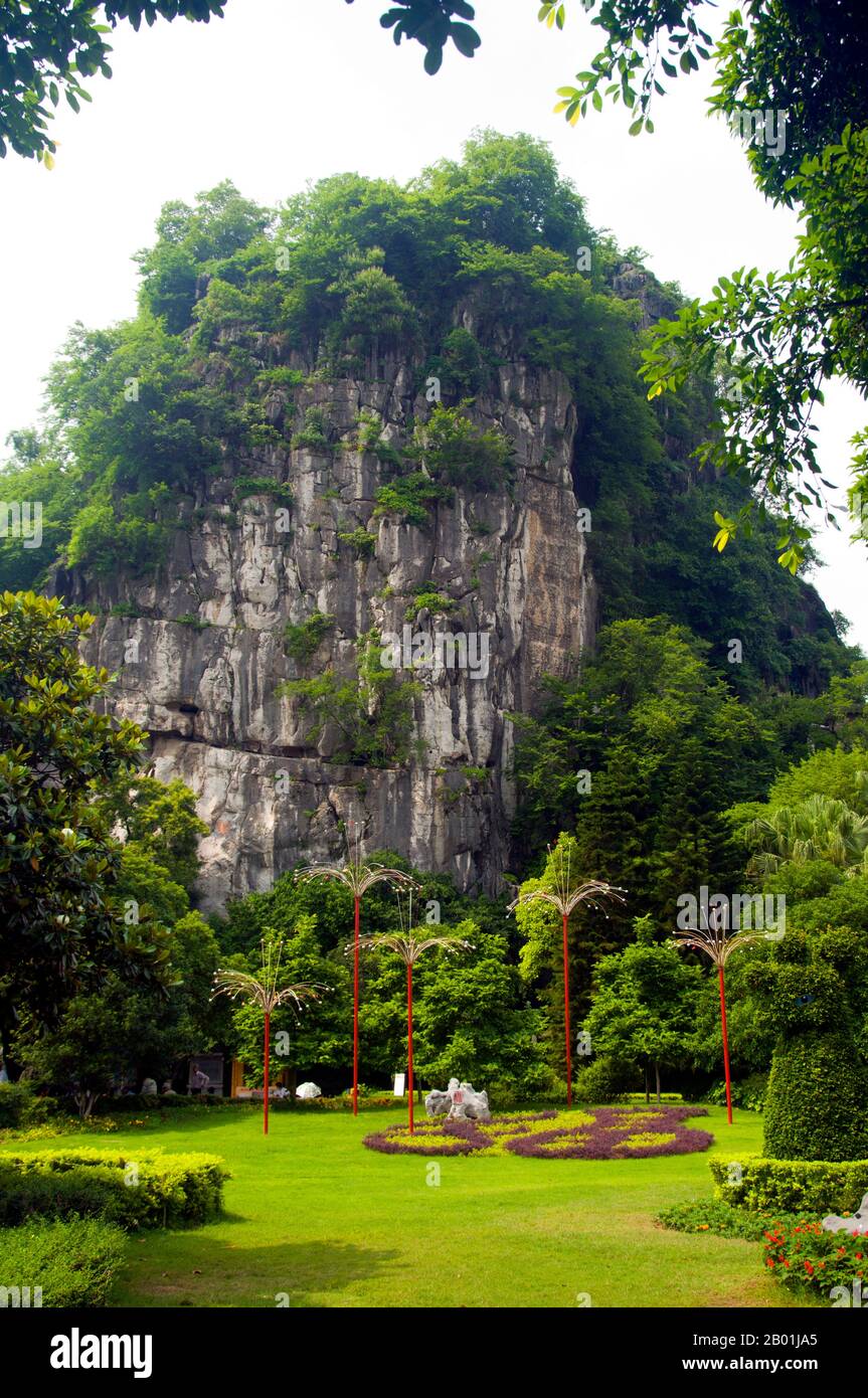 China: Fubo Shan (Wave-Subduing Hill), Guilin, Guangxi Province.  The name Guilin means ‘Cassia Woods’ and is named after the osmanthus (cassia) blossoms that bloom throughout the autumn period.  Guilin is the scene of China’s most famous landscapes, inspiring thousands of paintings over many centuries. The ‘finest mountains and rivers under heaven’ are so inspiring that poets, artists and tourists have made this China’s number one natural attraction. Stock Photo