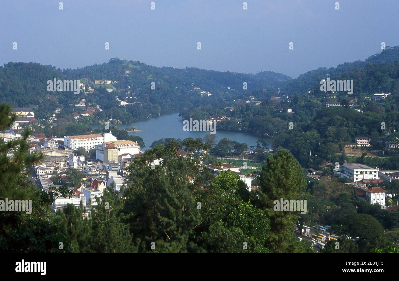 Sri Lanka: View over Kandy Lake from the Bahirawakanda Buddha that overlooks Kandy.  Kandy is Sri Lanka's second biggest city with a population of around 170,000 and is the cultural centre of the whole island. For about two centuries (until 1815) it was the capital of Sri Lanka. Stock Photo