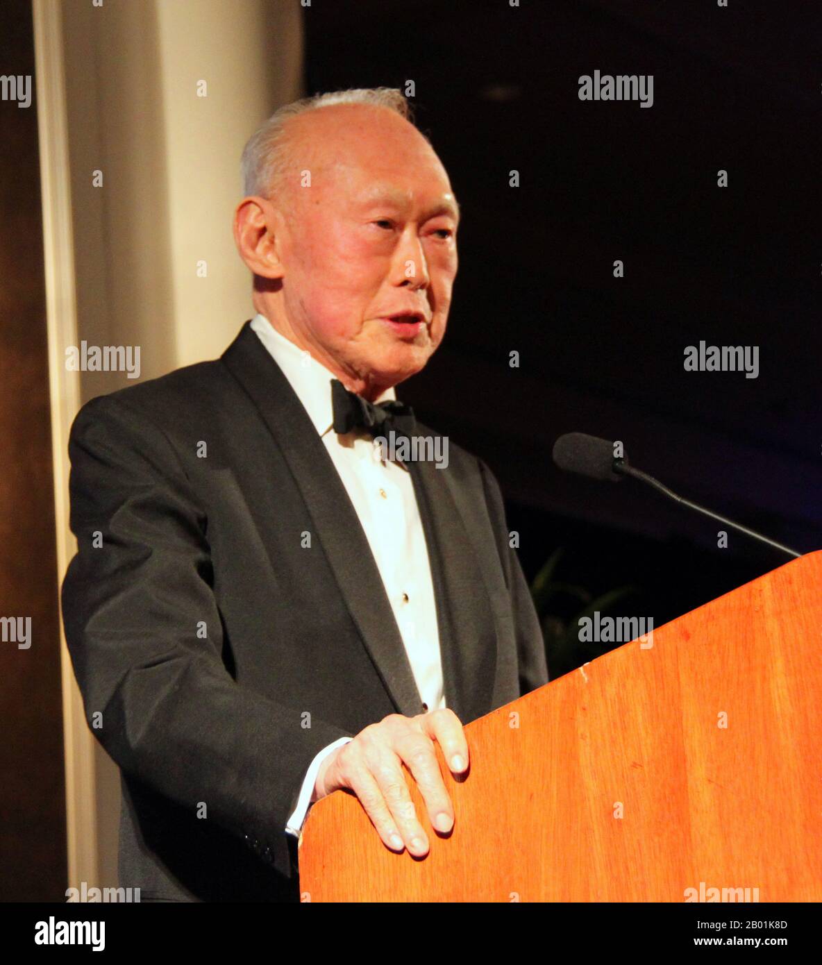 Singapore: Lee Kuan Yew (16 September 1923 - 23 March 2015), first Prime Minister of the Republic of Singapore (r. 1959-1990), giving a speech during his time as Minister Mentor (r. 2004-2011), 2009. Photo by the Singapore Government (CC BY-SA 3.0 License).  Lee Kuan Yew/Lee Kwan-Yew, GCMG, CH, is a Singaporean statesman. He was the first Prime Minister of the Republic of Singapore and was one of the longest serving Prime Ministers in the world. He oversaw the separation of Singapore from Malaysia in 1965 and its transformation from a underdeveloped colonial outpost into a major economic power Stock Photo