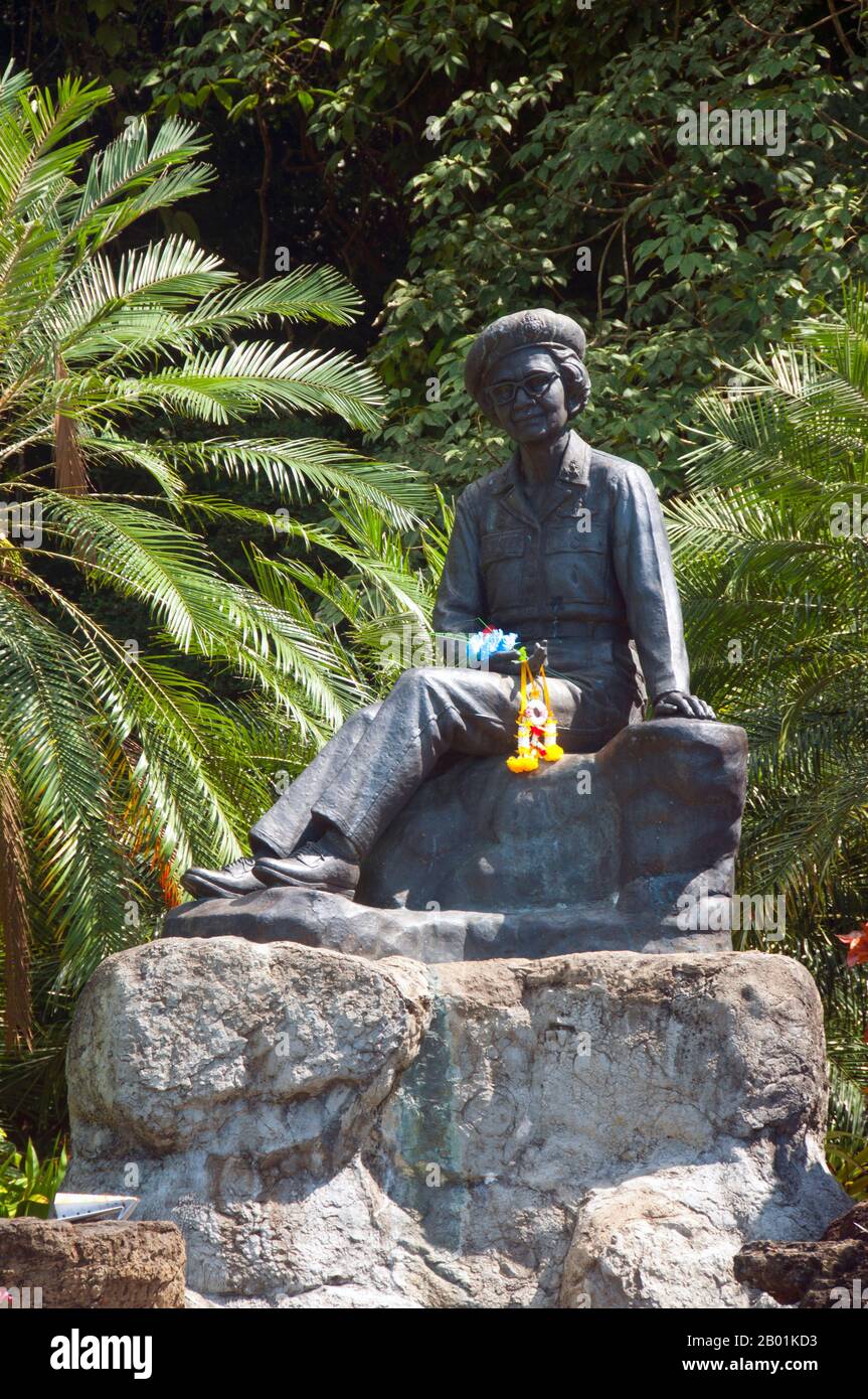 Thailand: A statue of HRH Princess Srinagarindra (21 October 1900 - 18 July 1995), the Princess Mother, grandmother of the present king, Somdet Phra Srinakarin 95 Public Park (named for the Princess Mother), Trang Town, Trang Province, southern Thailand.  Srinagarindra (Si Nakharinthra, née Sangwan Talapat) was a member of the Thai Royal Family and was a member of the House of Mahidol, which is descended from the Chakri Dynasty. She was the mother of Princess Galyani Vadhana, the Princess of Naradhiwas, King Ananda Mahidol (Rama VIII) and King Bhumibol Adulyadej (Rama IX). Stock Photo